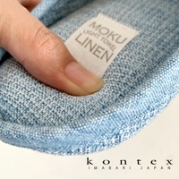 MOKU 棉麻室內拖鞋，淺藍色，織紋材質，帶有「MOKU LIGHT TOWEL LINEN」標籤。