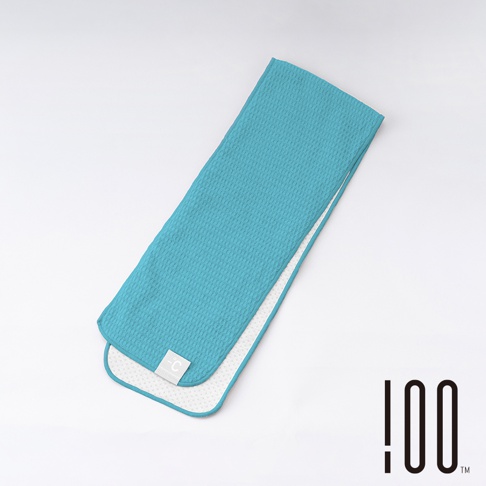 一條藍綠色的 Minus Degree 降溫涼感毛巾，材質為吸濕排汗的纖維，表面有細小的菱格紋紋理，一角有標示 -C 的白色小標籤。