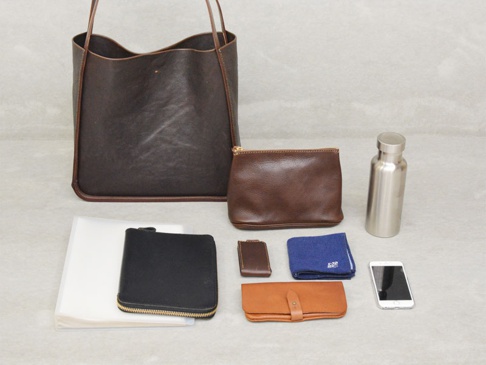 M収納物:A4ファイル、ブックケース(GS-37-M)、ファスナーポーチ(GS-46-M)、キーケース(GS-31)、スマートフォン(i-phone6s)、ハンカチ、500ml水筒。