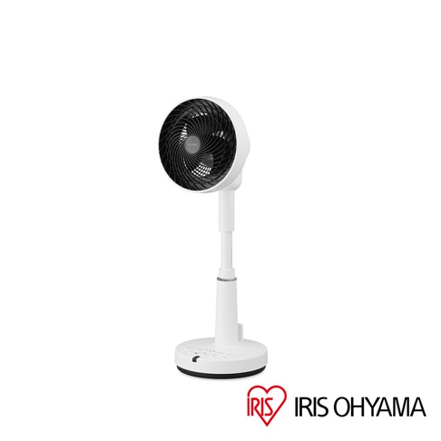 IRIS OHYAMA DC直立式空氣循環扇，採用簡約白色的直立式設計，配有黑色的圓形扇頭，機身底座設有控制按鍵，整體外觀呈現現代居家風格。