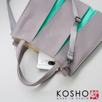 京都職人手作ougi棉帆布兩用扇形托特包，以灰色帆布為主體，搭配綠色內襯。包包設計成扇形，具有手提和斜挎兩種功能，可見部分露出手機。