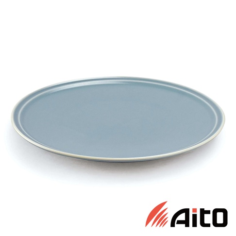 Ciel 美濃燒簡約素雅釉彩主菜盤，盤面為柔和的藍灰色，邊緣帶有淺色釉彩，呈現陶瓷材質的光澤。