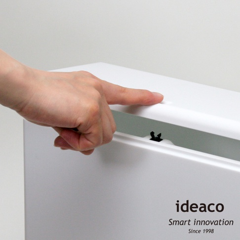 白色方形廚房按壓式垃圾桶，8.5公升容量，頂部有按鈕設計，方便單手操作開啟。