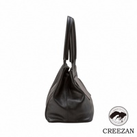 JETTER 方形托特包 CJTE-026，黑色皮革材質，側面視角，帶有雙提把和一個方形皮標。