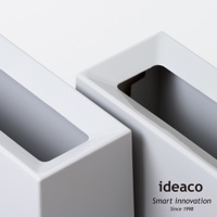 兩個白色方磚家用垃圾桶，其中一個的蓋子部分有「ideaco Smart innovation Since 1998」的黑色標誌。
