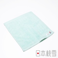 一塊淺綠色的今治超長棉方巾，材質柔軟，表面有細緻的紋理，角落處有一個包含品牌標誌和日文「今治」字樣的小標籤。