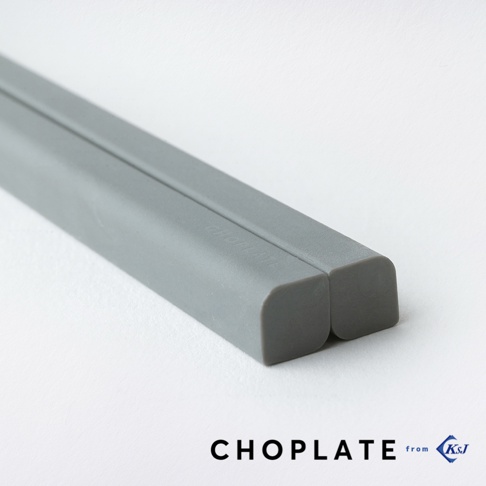 CHOPLATE 料理筷，簡約灰色設計，一雙筷子緊密貼合，呈現現代質感。
