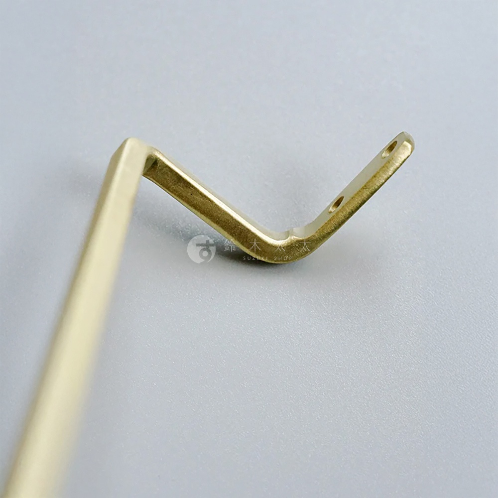 輕奢黃銅單桿毛巾架 S，展示了黃銅材質的 L 型掛鉤，上有兩個安裝孔