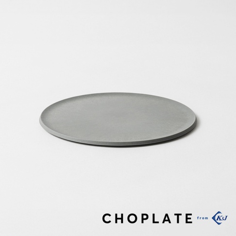CHOPLATE 兩用砧板盤，26公分，圓形，淺灰色，材質為複合材質，表面呈現霧面質感。