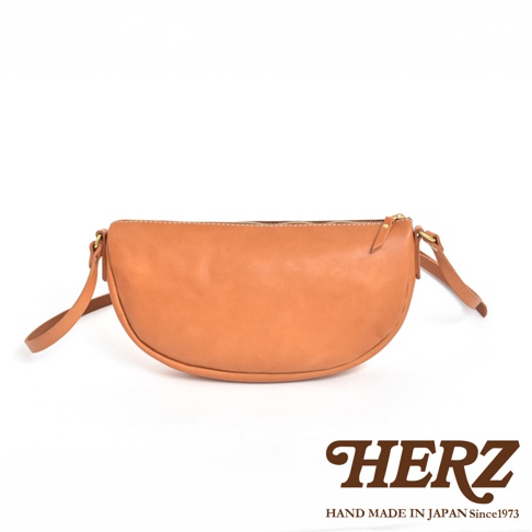 日本HERZ職人手作皮革半圓馬鞍包，棕色，正面視角
