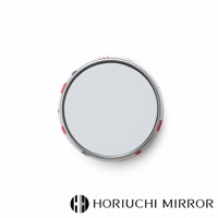 NAPURE plune. 隨身口袋小圓鏡，銀色金屬邊框，鏡面為銀色，鏡蓋印有紅、藍、白色的圖案。