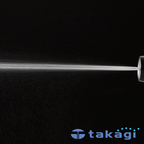 超手感全功能噴水槍 GNZ101N11 的噴嘴正射出細緻的水柱，水霧在黑色背景中呈現明亮的線條，噴嘴末端為銀色金屬材質。