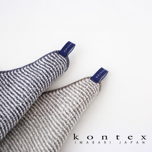 兩條SWELL質感波浪鬆餅紋方巾，一條為海軍藍與白色條紋，另一條為棕色與白色條紋。兩條方巾均有深藍色品牌標籤，標有白色字體「kontex」。
