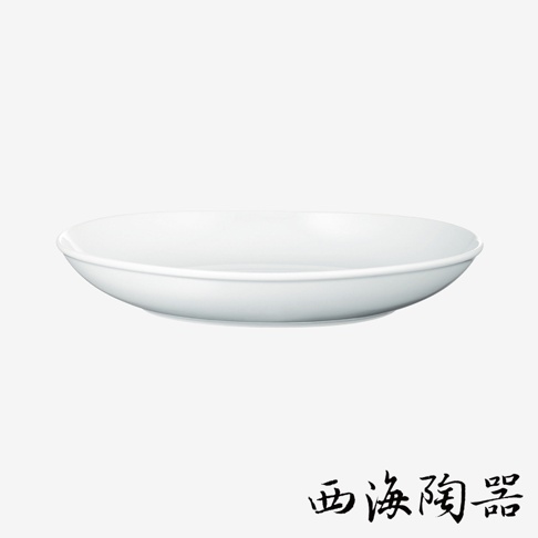 波佐見燒 Common 陶瓷橢圓餐盤，27公分，純白色，簡約設計。