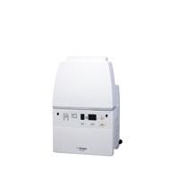 白色多功能智慧烘乾機，頂部為圓弧形設計，下方設有控制面板，包含多種模式、時間設定及啟動按鈕，面板中央有黑色螢幕顯示，產品右側有散熱孔，底部印有品牌標誌。