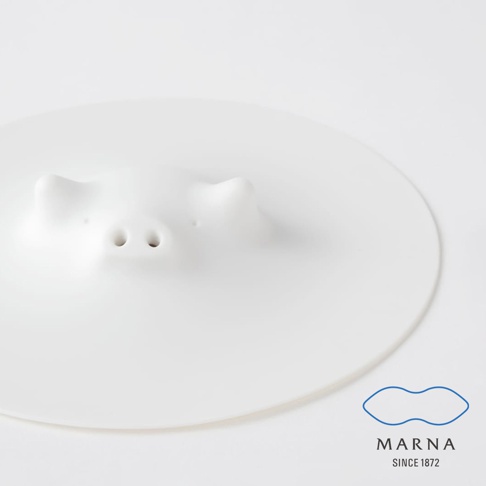 白色食品級矽膠鍋蓋，設計成可愛的豬鼻和耳朵造型，可耐熱並用於微波爐。