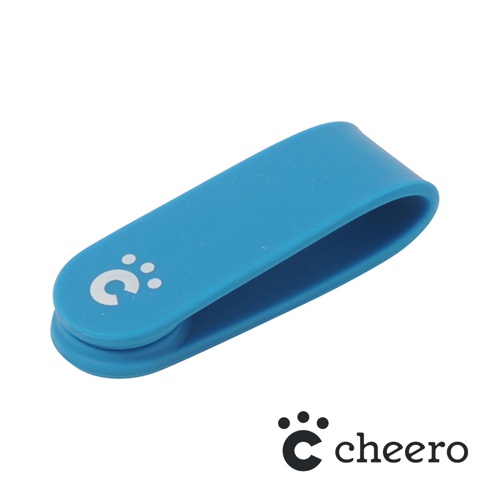 藍色彈性矽膠萬能QQ變形夾，表面有白色「c」字與圓點標誌，可彎曲固定物品。