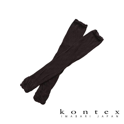 一雙深棕色棉麻混紡袖套，帶有彈性袖口，材質輕薄透氣，適合防曬。