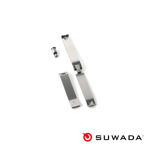 這張圖片展示了 SUWADA 諏訪田製作所的日式職人可折疊迷你指甲剪，畫面呈現分解狀態，包含銀色的金屬剪身組件及獨立的金屬插銷，右下角印有 SUWADA 品牌標誌。