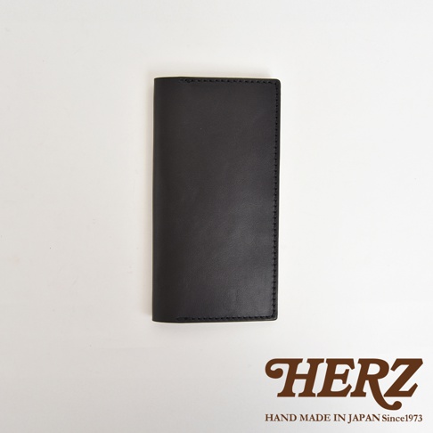 黑色皮革旅行記事本書套，簡約設計，縫線細緻，展現職人手作質感。