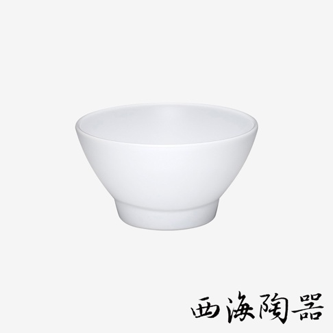 波佐見燒Common溫彩輕量飯碗，白色陶瓷材質，碗口寬大，碗身向底部收窄，有兩個明顯的階梯狀結構。
