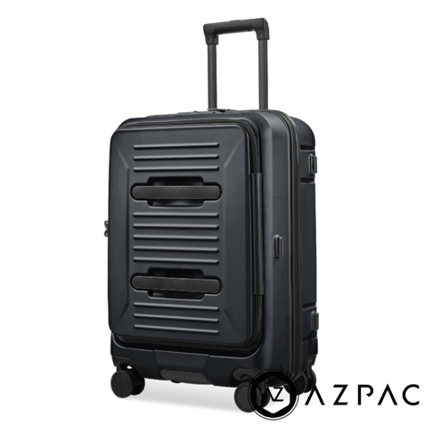 這是一款 AZPAC 品牌的 25 吋黑色前開口行李箱，採用耐用的硬殼材質，正面設計有條紋狀凹槽並配有兩個橫向的黑色提把，底部設有靈活的四輪轉向系統以及煞車功能，上方配有可伸縮的拉桿，整體外觀呈現簡約時尚的工業風格。