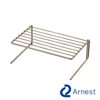 銀色金屬材質的雙層碗盤收納掛架，上層為多條平行金屬桿，下層有支架支撐，呈現簡約設計，適合廚房收納。