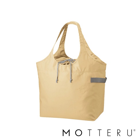 卡其色大容量束口摺疊保冷托特袋，採用耐磨布料製成，附有兩條提把和束口繩，側邊有灰色織帶，可立式設計方便收納。