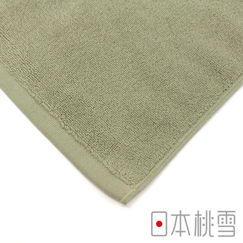 淺綠色毛巾，材質柔軟，有細緻的織紋，邊緣有縫邊處理。