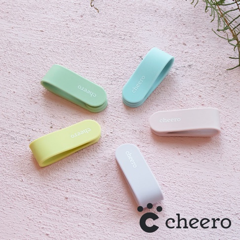 五個萬能QQ變形夾，顏色包含淺綠、淺黃、淺藍、淺粉紅及淺灰，材質為矽膠，表面印有白色「cheero」字樣。