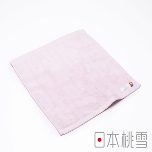 淡粉色今治超長棉方巾，質地柔軟，帶有精緻的品牌標籤。