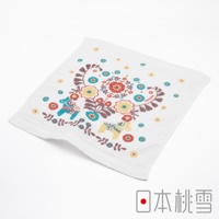 白色紗布方巾，印有「浪漫世界旅」圖案，以鮮豔的紅色、黃色、藍色和棕色花朵、樹枝及瑞典馬圖案裝飾。