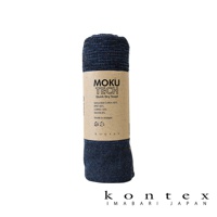 MOKU TECH 超速乾輕薄吸水長毛巾，深藍色，材質包含再生棉、RPET、CUPRO、嫘縈，印有品牌資訊與成分標示，日本製。