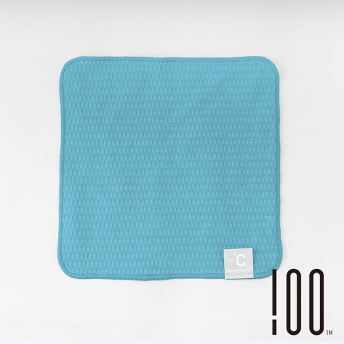 藍色 Minus Degree 降溫涼感手巾，織紋清晰，材質柔軟，帶有品牌標籤。