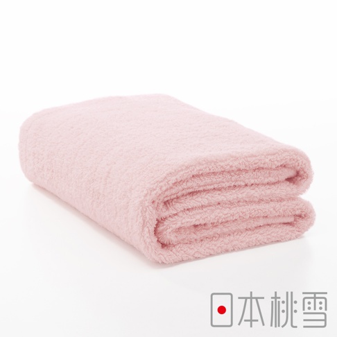 一條粉紅色、觸感柔軟的今治超長棉浴巾，對摺於白色背景上。