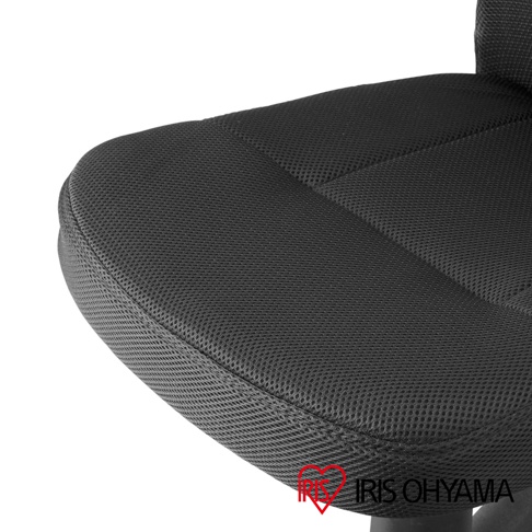 IRIS OHYAMA 黑色網狀座椅特寫