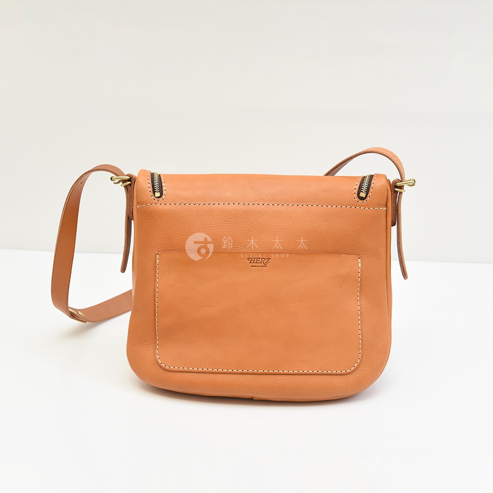 日本HERZ職人手作皮革馬鞍包，棕色，帶有拉鍊和外部口袋。