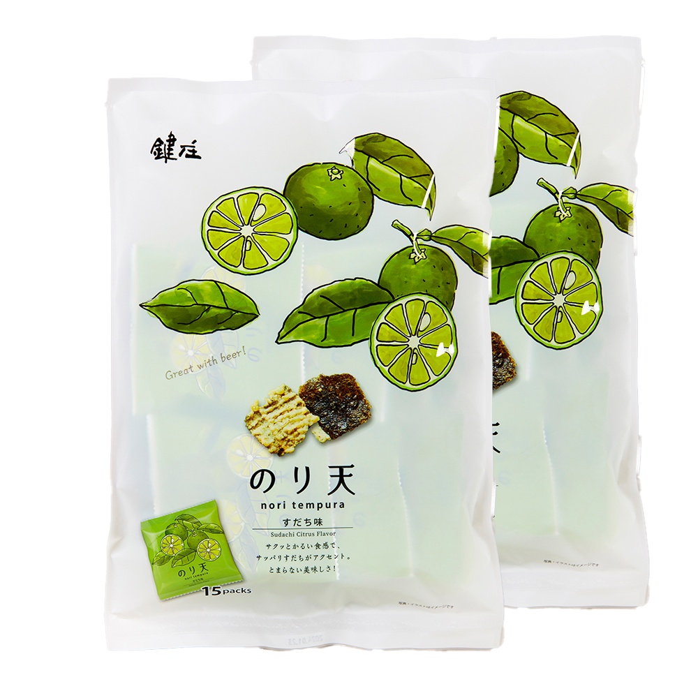 兩包半透明包裝的海苔天婦羅餅乾，包裝上繪有綠色柑橘類水果（如柚子）和葉子的插圖，以及兩塊實物餅乾的特寫。