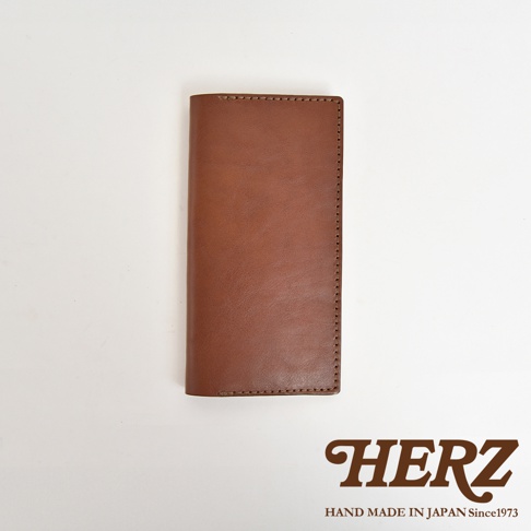 職人手作皮革旅行記事本書套，深棕色，純皮革材質，邊緣車縫線整齊。