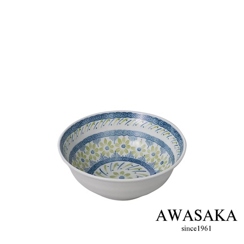 一個白色陶瓷深型湯碗，內側飾有藍色和綠色的花卉圖案，碗邊緣有藍色螺旋紋飾。