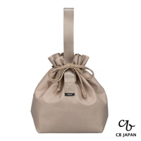 CB JAPAN holms 淺褐色保冷手提便當袋，束口造型，設有提帶與拉繩，袋身有 holms 品牌標籤。