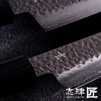 志津匠玄文化刀14.5cm，具有錘紋鍛造的銀色刀刃，上有日文和英文品牌標識。
