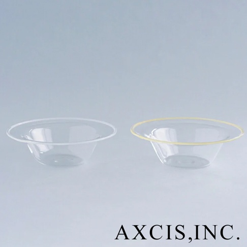 lykke 清透玻璃深型點心碗 M，展示兩個碗，一個碗口邊緣為白色，另一個碗口邊緣為黃色，皆為透明玻璃材質。