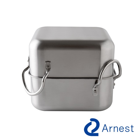 逸品物創不鏽鋼方型炸物鍋組，銀色，附有兩個可摺疊的銀色金屬提把，鍋身設計簡潔，材質為不鏽鋼。