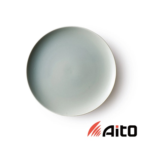 CouLeur 美濃燒簡約素雅質感圓餐盤 L，淺灰色，陶瓷材質，邊緣帶有細緻金邊。