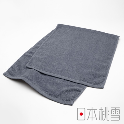 灰色運動綁頭毛巾，材質為柔軟親膚的毛巾布，織紋細緻，邊緣有縫線處理，適合運動時吸汗。