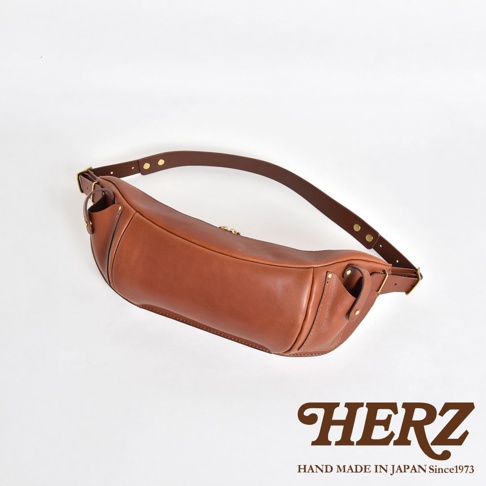 HERZ 職人手作皮革大容量斜背包 F-1，日本製造，寬54x高19x厚度12公分