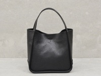 職人手作黑色皮革方形托特包，M尺寸，簡約設計，配有單提把。