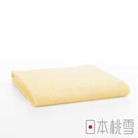 飯店大毛巾，淺黃色，材質柔軟，織紋清晰。