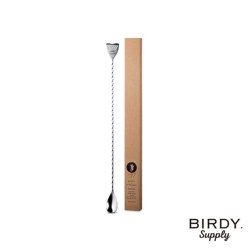 長柄不鏽鋼調酒攪拌匙，一端為有紋路的三角形濾網，另一端為長形湯匙，帶有螺旋紋路的金屬桿，整體呈銀色。